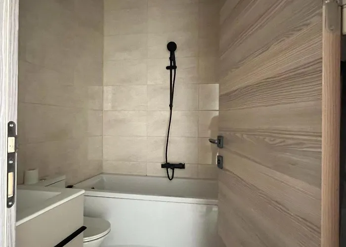 View 2 Sunset Apartment *